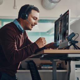 POLY Zestaw słuchawkowy Voyager Focus 2 z certyfikatem Microsoft Teams USB-C-C + przejściówka USB-C/A